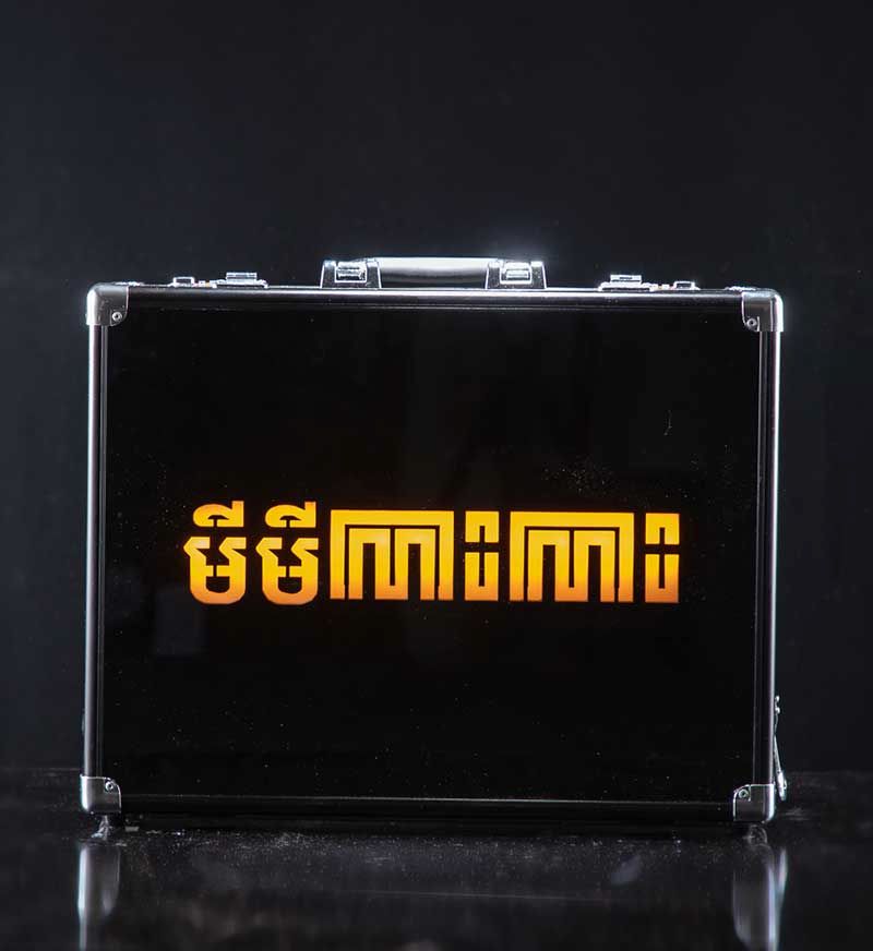 Three Bottle Champagne Case and Carrier with Infinity Mirror